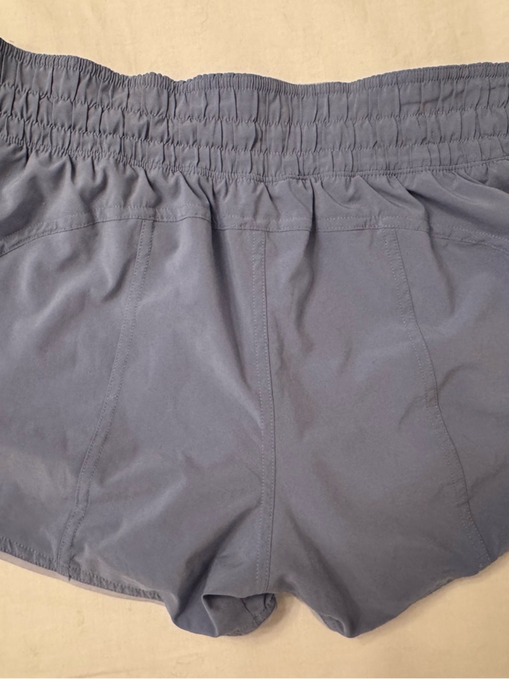 lululemon athletica Women's Reversible Athletic Shorts Size 6 lt & drk purple - Picture 4 of 9